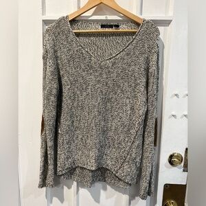 RD Style Black and White V-Neck Sweater